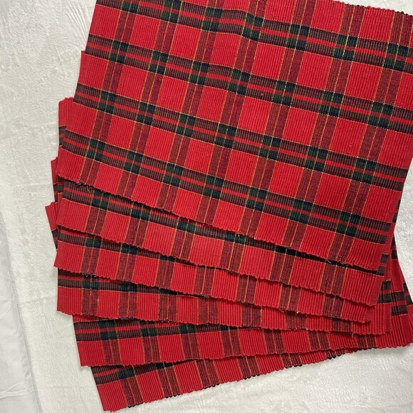 Bed Bath & Beyond Christmas Red & Green 6 Cloth Placemats & 8 Matching Napkins - Picture 3 of 10